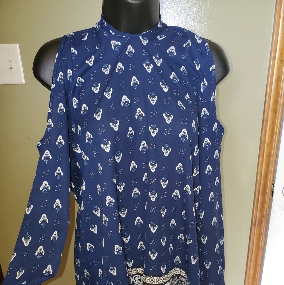 Long sleeve Cold shoulder shirt